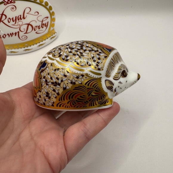 Royal Crown Derby Hawthorn Hedgehog bone china paperweight. Gold stopper. EUC. - Picture 12 of 12
